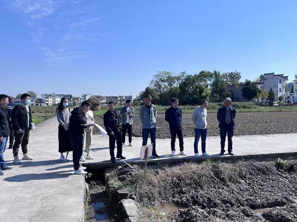 屯溪區(qū)昱城文旅公司實地考察傍霞村項目